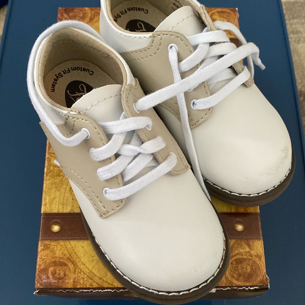 Footmate saddle shoes